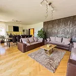 Aranyeso Apartmanhazak No.1