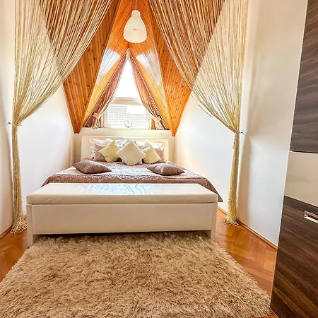 דירה Aranyeso Apartmanhazak No.1 Balatonalmádi