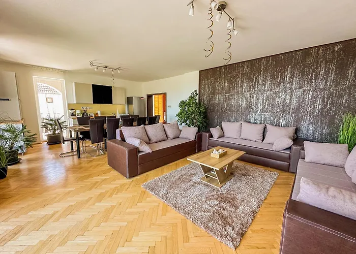 Aranyeso Apartmanhazak No.1